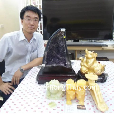 Chị Hảo - khách hàng mua tỳ hưu tiêu ngọc và long quy thạch anh hồng