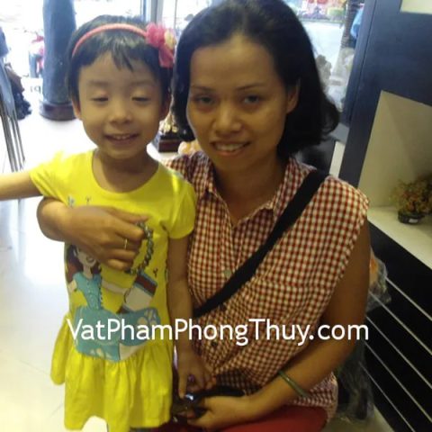 Chị Cúc - khách hàng mua vòng tay thạch anh ưu linh