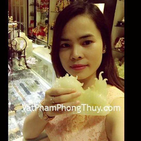 Chị Ngọc - khách hàng mua rồng cẩm thạch N076-1 và quả cầu thạch anh trắng HM164-S3-2724