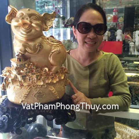 Cô Thủy- khách hàng mua heo vàng trên núi vàng H382G