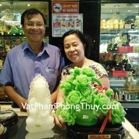 Chú Phúc - Khách đã mua Bình ngọc hoa mẫu đơn H227G và Phật Quan Âm bạch ngọc M157