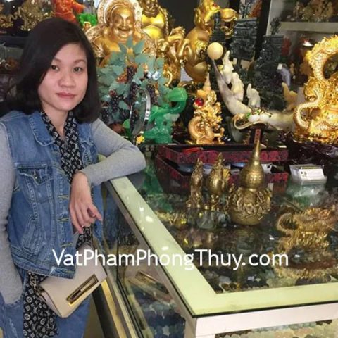 Chị Nga - khách hàng mua hồ lô bát tiên đồng D205 và gà đồng D235