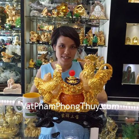 Chị Thảo - khách hàng mua tượng gia đình gà trên hũ vàng G003A, chuỗi thạch anh tím S6361-1530 và mặt quan âm hắc ngà S6078