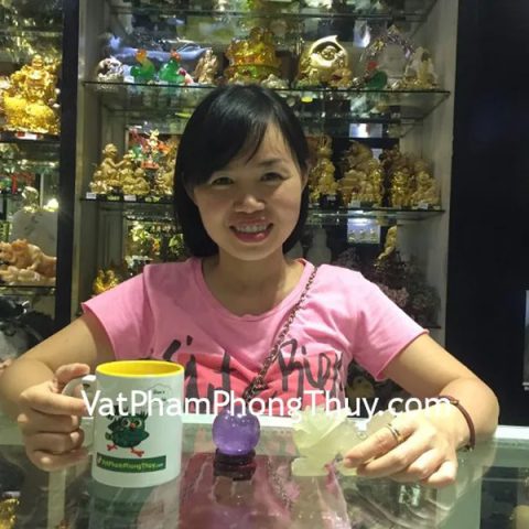 Chị Nhung-khách hàng mua bộ 12 con giáp thanh ngọc M113, quả cầu thạch anh tím GM142-S3-1436