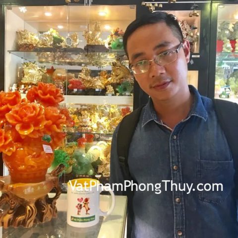 Anh Luân - khách hàng mua bình mẫu đơn ngọc đỏ khắc tỳ hưu G123A