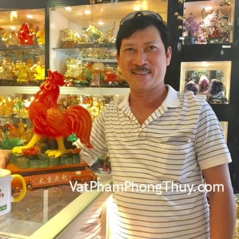 Anh Phúc - khách hàng mua tượng gà ngọc đỏ cam trên đống tiền G060A