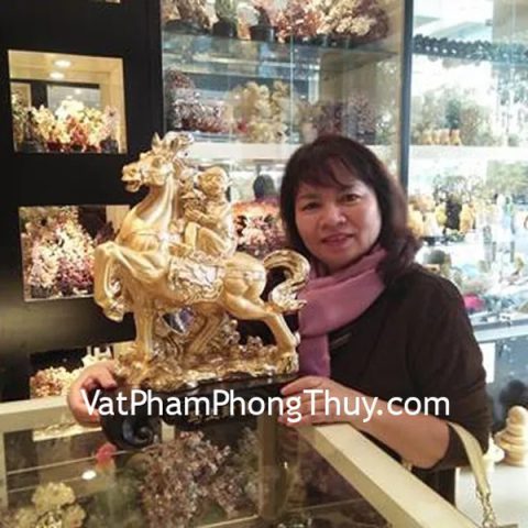 Chị Phương - khách hàng mua tượng mã thượng phong hầu K009M