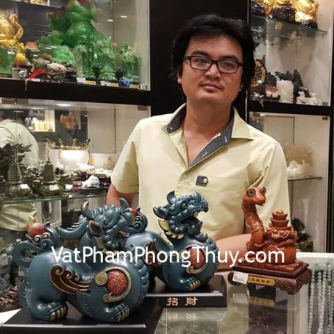 Anh Bình - khách hàng mua cặp tỳ hưu xanh kiểu cổ C050A và tượng rắn gỗ ôm tiền E109