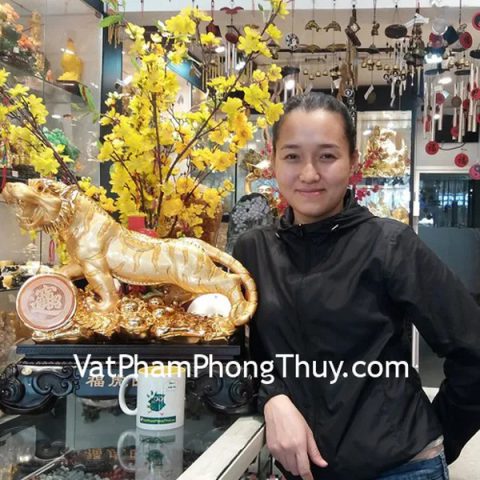 Chị Ngọc - khách hàng mua tượng hổ vàng khủng C119A