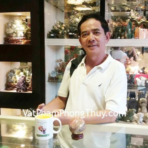 Chú Trí - khách hàng mua Quả cầu đá Hồng vân M194-2430