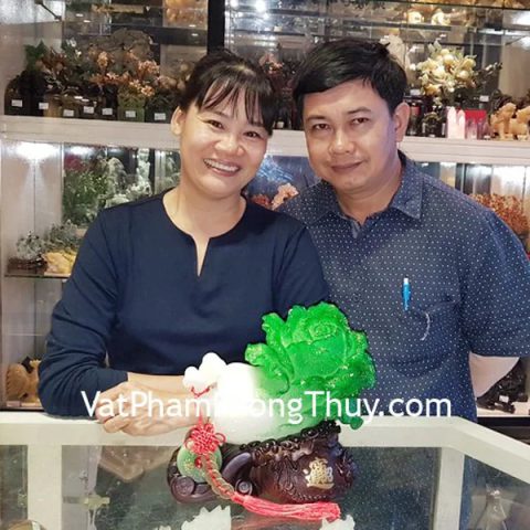 Anh Chị Tuyết - khách hàng mua Bắp cải xanh Chiêu tài tấn bảo LN081