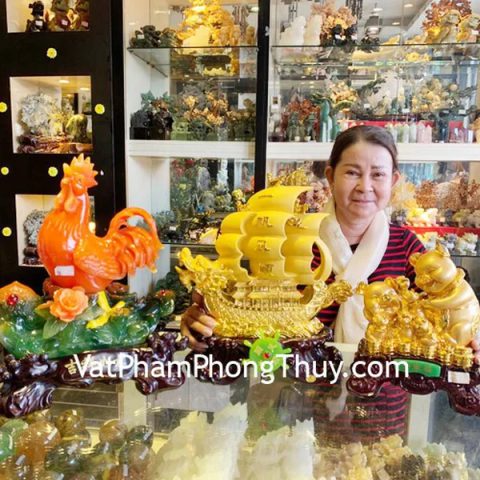 Cô Phương - khách hàng mua Gà ngọc đỏ như ý xanh G056A, Thuyền buồm rồng vàng kim LN139, Gia đình heo vàng LN030