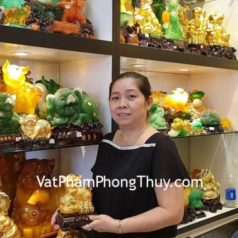Chị Thúy - khách hàng mua tượng heo vàng LN037