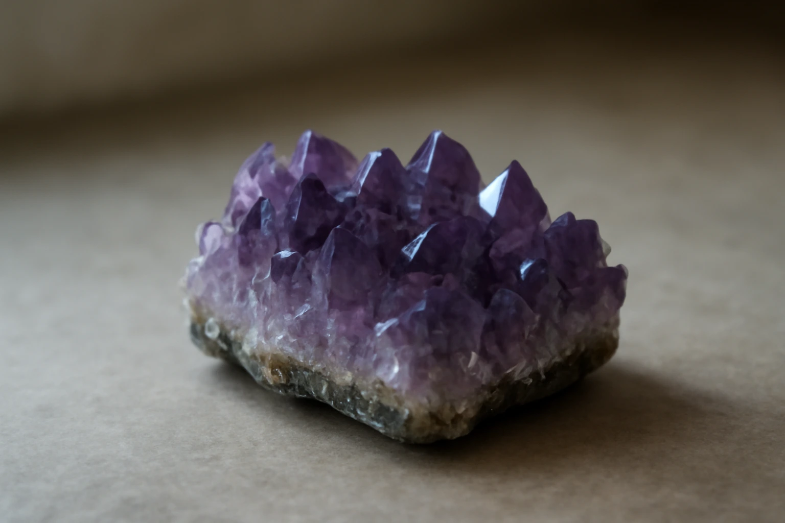 Đá tím: amethyst và vấn đề nhạt màu dưới nắng