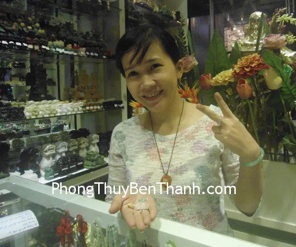 Chị Tuyền - khách hàng mua nhện Hoàng Long tam thể S769 và ve ngọc Myanmar S2011