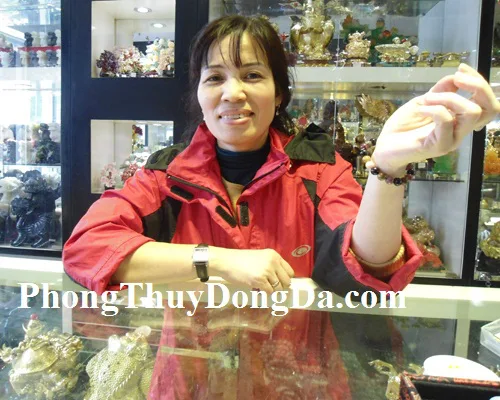 Chị Lan Anh - khách hàng mua vòng tay ngọc hồng lục bảo S2068-4416