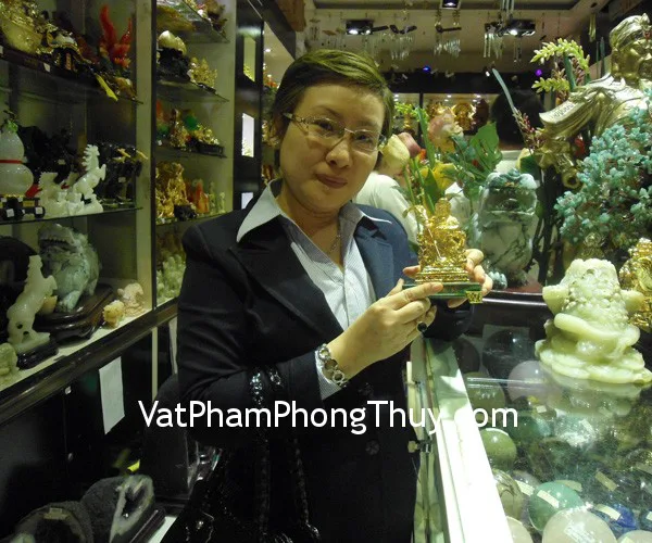 Chị Hoàng Yến - khách hàng mua quan công vàng ngồi E277