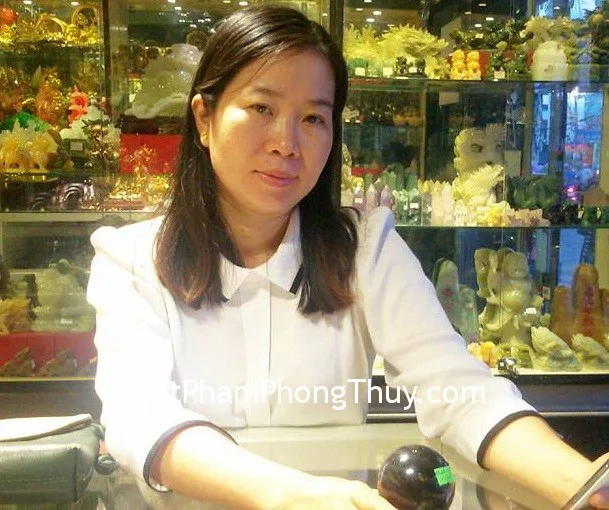 Chị Quỳnh - Khách hàng mua quả cầu thạch anh đen QC209-1279