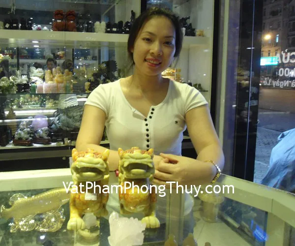 Chị Hảo - khách hàng mua tỳ hưu tiêu ngọc và long quy thạch anh hồng