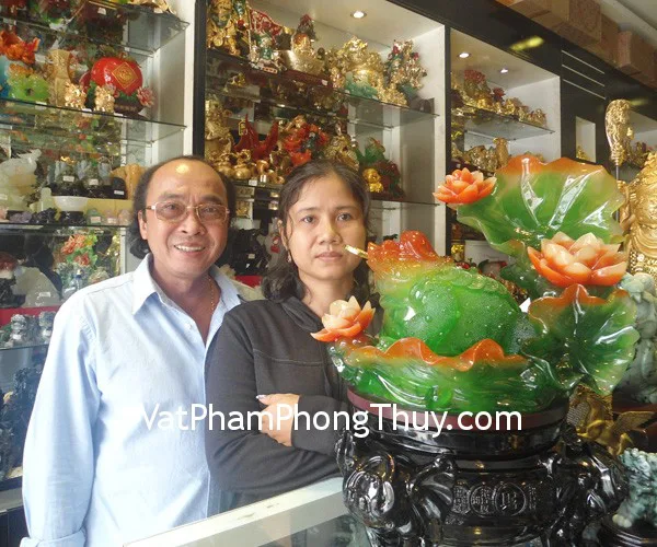 Chị Nga - khách hàng mua thiềm thừ sanh tài E081 và tượng tam mã H310G
