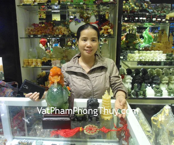 Chị Thơ - khách hàng mua tỳ hưu Bắc Kinh đen trung BKD-M, cóc lam ngọc H024, tháp Văn Xương M023, mặt tỳ hưu trang sức S932