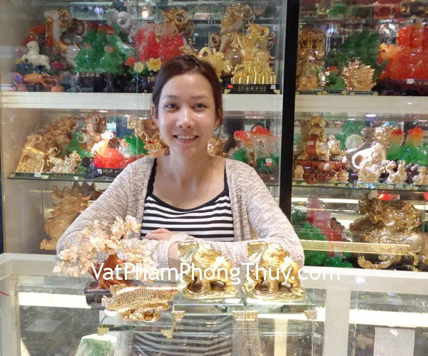 Chị Yến - khách hàng mua Cây đá thạch anh vàng CA236, Voi vàng Y311, Cá kim long H292G