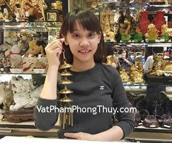 Chị My - khách hàng mua chuỗi ngọc cẩm lãm S6107-1640 và chuông gió đồng 6 tầng D160