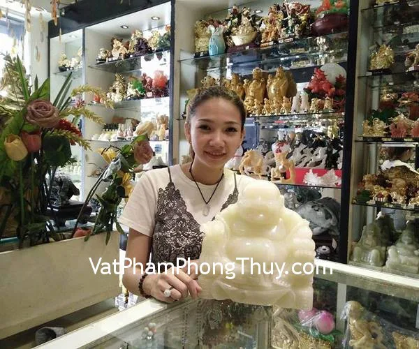 Chị Huyền - khách hàng mua tượng phật di lạc cẩm thạch PDL-CTN và chuỗi ngọc hồng lục bảo S911-4092
