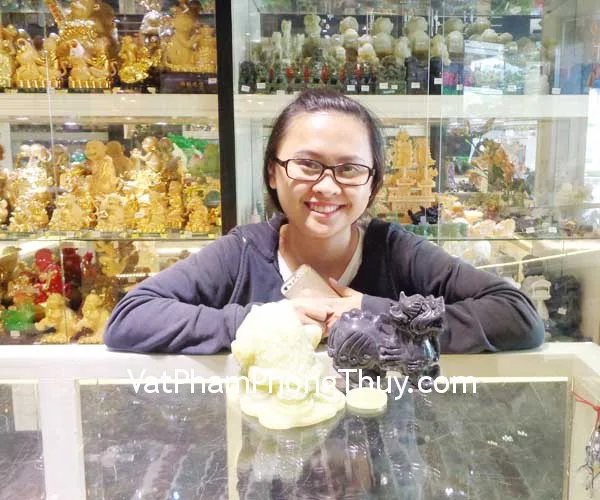 Chị Hiền - khách hàng mua Tỳ hưu Bắc kinh đen trung BKD-M, Thiềm thừ Cẩm thạch Tây tạng CTT-M