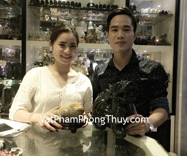Chị Hà - khách hàng mua tỳ hưu Bắc kinh đen khủng và thiềm thừ Hoàng long tam thể