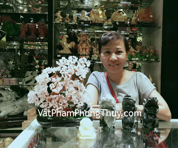 Chị Hương - khách hàng mua cây tài lộc thạch anh hồng KC016, cóc Hoàng Long GM022, gà đồng D235, quả cầu thạch anh trắng GM148-2795