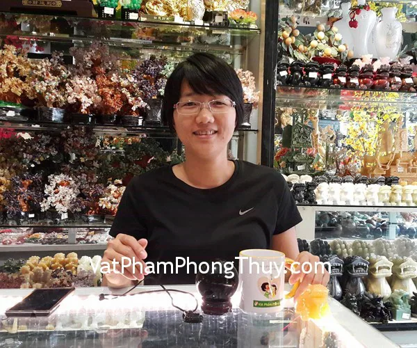 Chị Ngọc Yên - khách hàng mua quả cầu thạch anh đen HM156-2547, phật bản mệnh hắc ngà tuổi Dậu S6340-7 và long quy hoàng long HM037