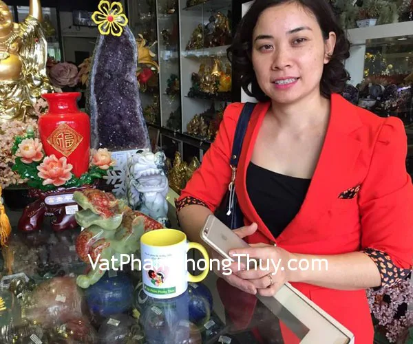 Chị Nguyệt - khách hàng mua tượng tỳ hưu tiêu ngọc lớn GM018