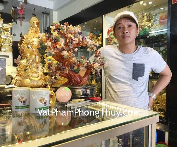 Vợ chồng Chị Thủy - Khách hàng mua Cây tài lộc KC001, Khỉ cưỡi voi K049M, Heo xanh E331, Hồ lô trơn lớn D208 và Quả cầu thạch anh hồng M181