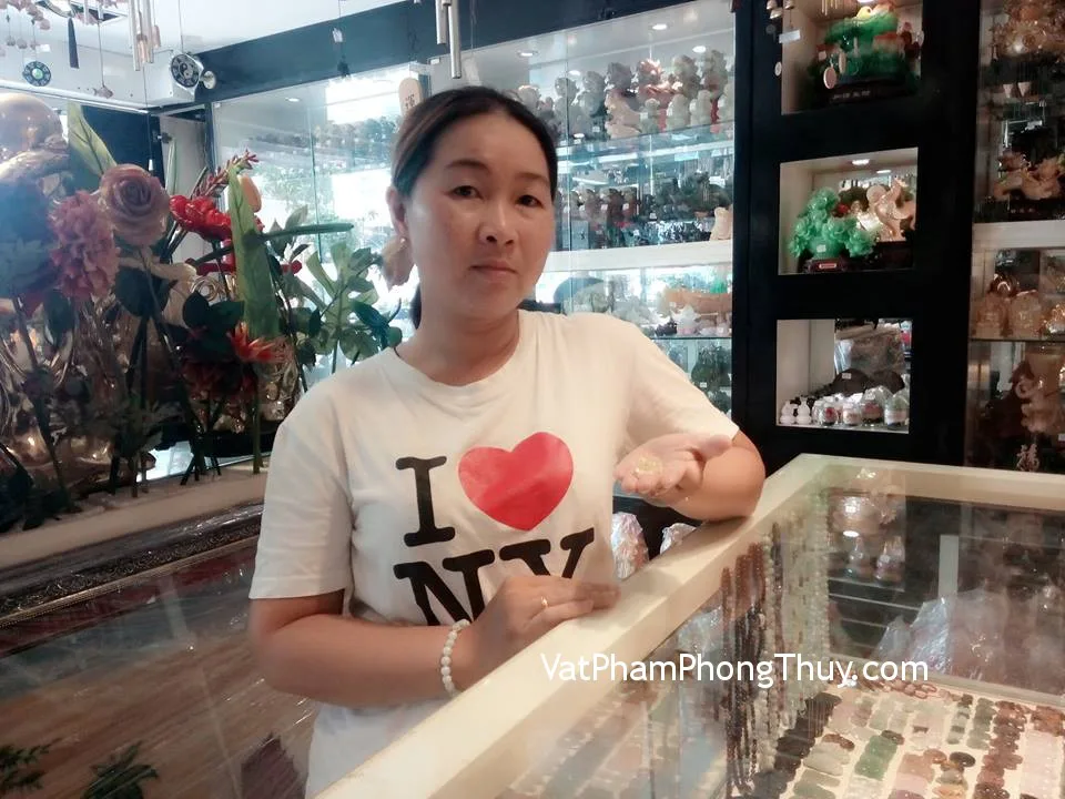 Chị Khánh - khách hàng mua mặt Tỳ Hưu thạch anh vàng vảy rồng S764