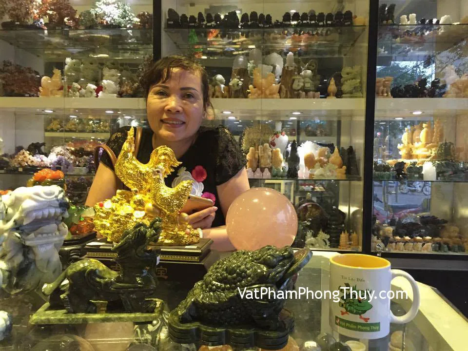 Chị Phương - khách hàng mua tượng thiềm thừ lam ngọc trung, tỳ hưu lam ngọc, gia đình gà G008A, quả cầu thạch anh hồng