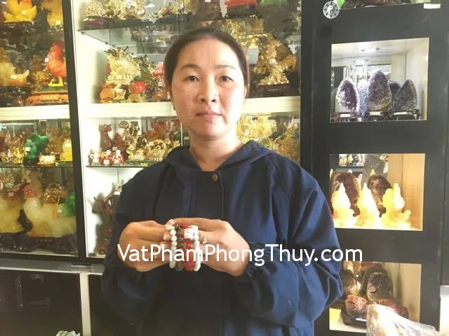 Chị Khánh - khách hàng mua chuỗi tỳ hưu phỉ thúy S6012, chuỗi tỳ hưu mắt mèo S6016 , chuỗi tỳ hưu mã não S6002 , mặt hồ ly đá hắc ngà S6348