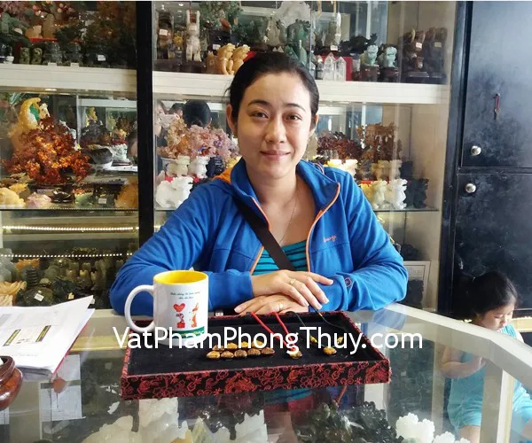 Chị Trang - khách hàng mua Phật bản mệnh Hư không tạng bồ tát đá mắt mèo S6484-2, Phật bản mệnh Văn thù bồ tát đá mắt mèo S6484-3, Phật bản mệnh Phổ hiền bồ tát đá mắt mèo S6484-4, Phật bản mệnh Đại thế chí bồ tát đá mắt mèo S6484-5, Phật bản mệnh Bất động minh vương đá mắt mèo S6484-7, Phật bản mệnh A di đà đá mắt mèo S6484-8