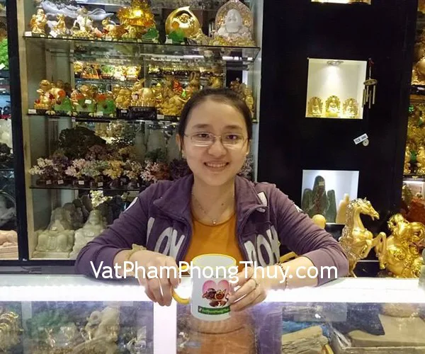Chị Thủy - khách hàng mua chuỗi thạch anh vàng S6367-2474 và mặt tỳ hưu thạch anh vàng S764