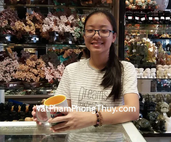 Chị Ngọc - khách hàng mua chuỗi hồng lục bảo A+ S6233-3780 và chuỗi thạch anh tóc vàng đậm S6365-3121