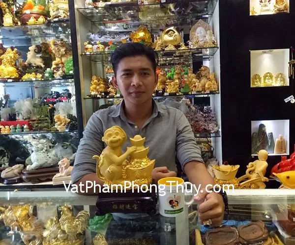 Anh Luân - khách hàng mua tượng khỉ vàng chiêu tài K034M
