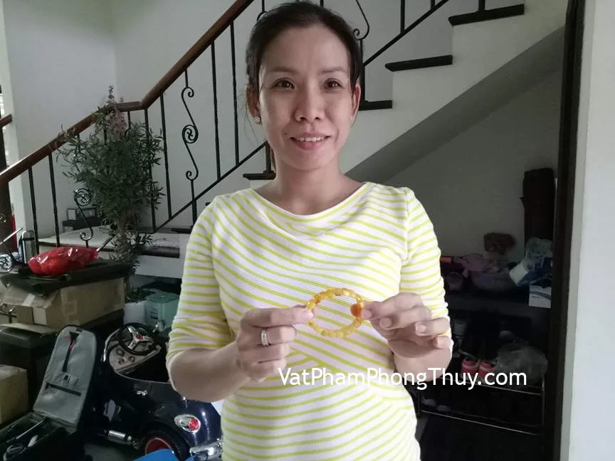 Chị Hương - khách hàng mua vòng đeo tay Hổ Phách hạt dẹp A S6352-S5-14837