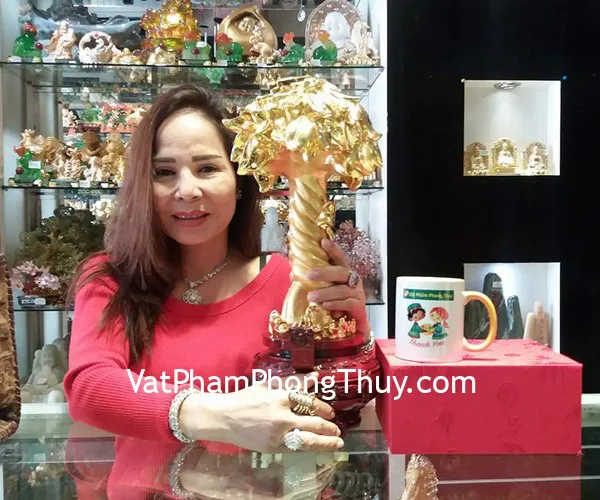 Chị Phượng-khách hàng mua cây phát tài F153 và gậy như ý đông linh GM076