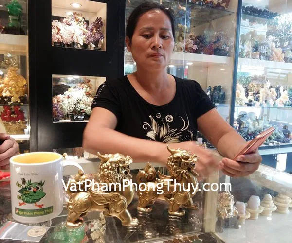 Cô Phượng - khách hàng mua tỳ hưu đồng đứng D211
