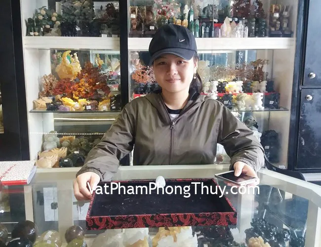 Chị Nhung - khách hàng mua Phật A Di Đà ngọc Phỉ Thúy lớn A+++ S6508-8