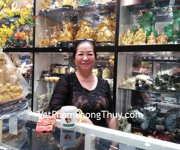 Cô Hưng - khách hàng mua mặt phật bản mệnh phỉ thúy S6640-2, S6640-1, S6640-4, S6340-4 và vòng tay mặt trăng S6358-1880
