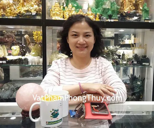 Chị Tiên - khách hàng mua quả cầu thạch anh hồng M181-S3-7580 và chuỗi Ruby đỏ S6391-S3-14539