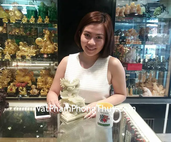 Chị Hoàng Anh - Khách hàng mua Tượng rồng cẩm thạch đứng nhỏ N075