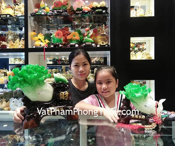 Chị Huyền - khách hàng mua tượng bắp cải bên hồ lô C166A và C162A