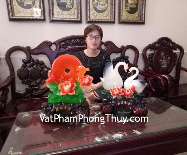 Chị Ngọc - khách hàng mua cặp thiên nga trắng C201A, mẫu đơn trăng hồng C193A